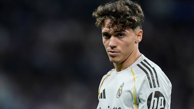  欧冠赛场青春风暴来袭；皮塔奇连续首发，打破维尼修斯尘封纪录。 体育新闻