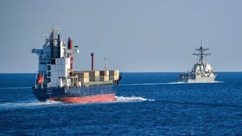  福特号洗衣房起火波及生活区；从肯尼迪号紧急调床垫支援，美海军后勤应对详解。 新闻