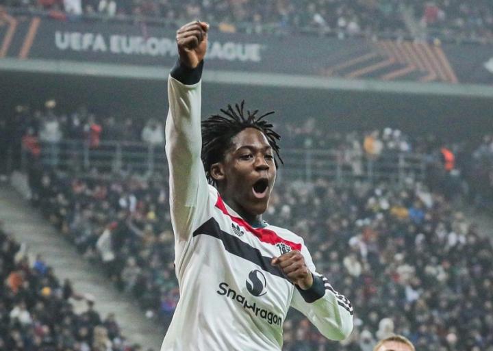  罗马诺最新爆料：曼联与梅努新约接近达成；合同期限锁定至2031年；细节仍有待完善。 体育新闻