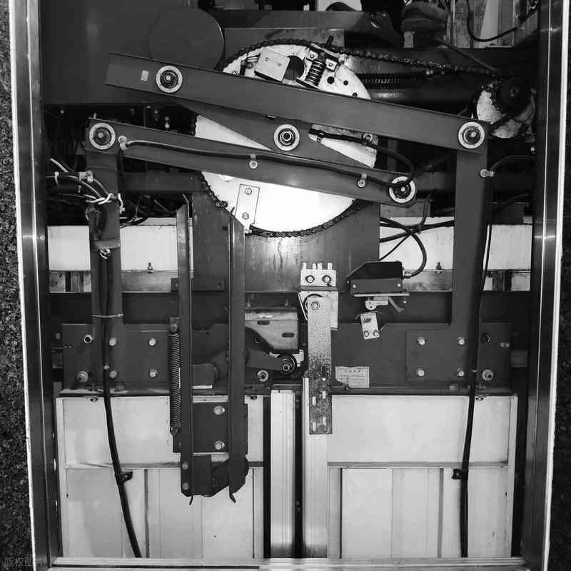 回家的路为何变得如此艰难？一位大连业主的电梯惊魂与维权指南