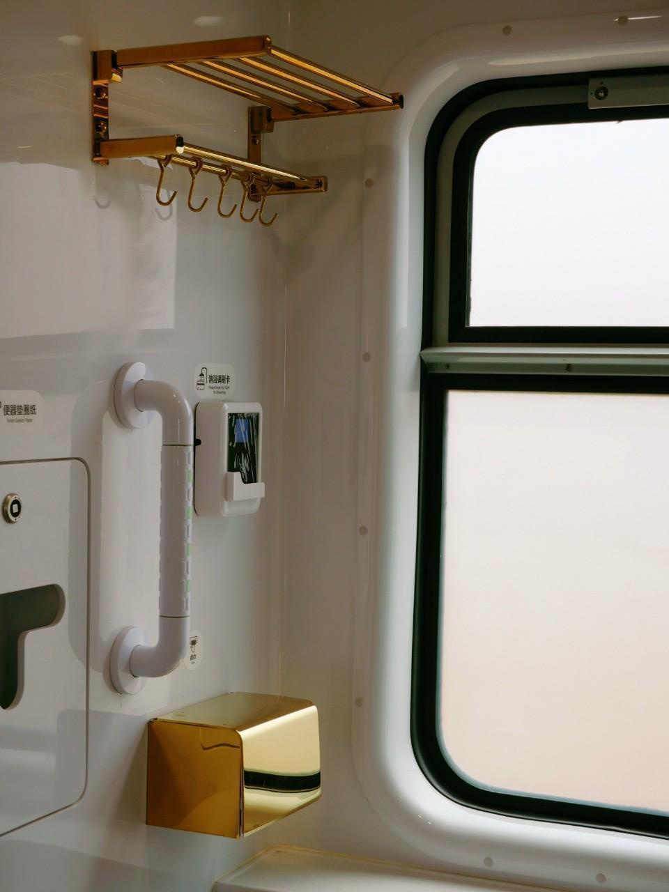  《跨越15000公里的山河之约：一对退休教师的潇湘号新疆圆梦记》 文化旅游