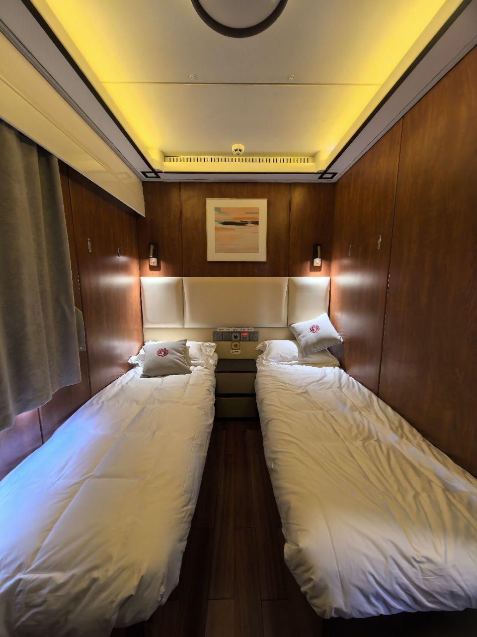  《跨越15000公里的山河之约：一对退休教师的潇湘号新疆圆梦记》 文化旅游