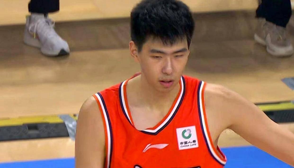  CBA25-26赛季数据复盘：五大奖项得主的技术特征与评选标准深度解析 体育新闻