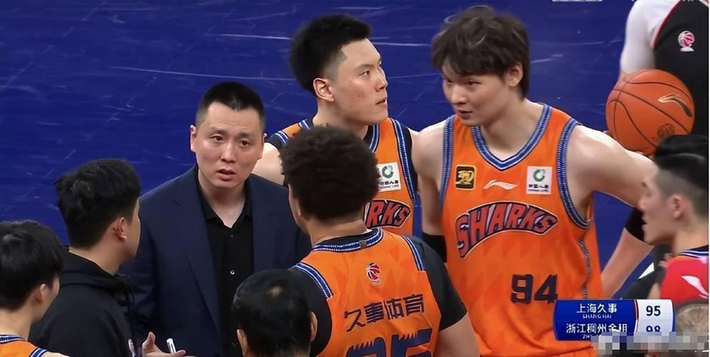  CBA25-26赛季数据复盘：五大奖项得主的技术特征与评选标准深度解析 体育新闻