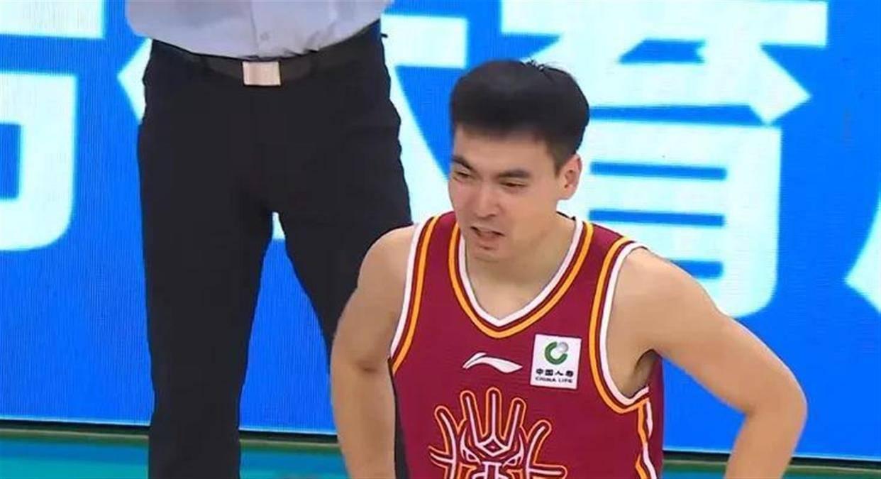  CBA25-26赛季数据复盘：五大奖项得主的技术特征与评选标准深度解析 体育新闻