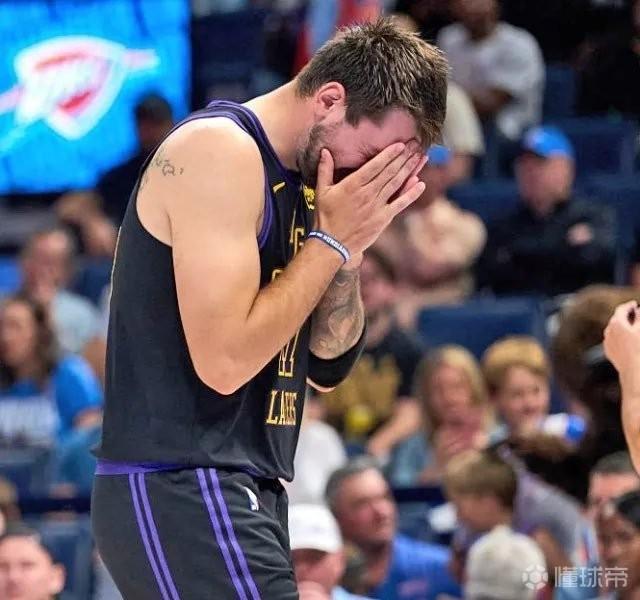  运动医学视角下的腿筋二级拉伤：东契奇伤情深度技术解析 体育新闻