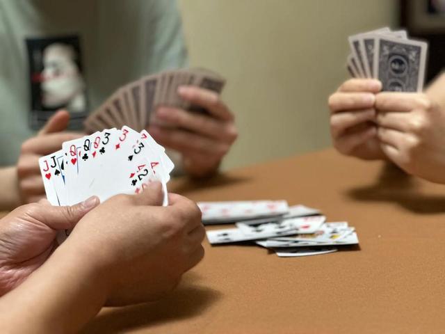  当生命的警钟敲响：三位年轻人的生死逆转与健康觉醒 健康养生